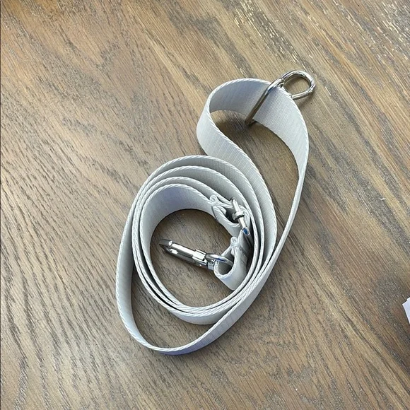 🆕❤️ with tags. Stylish Silver Women's Bag - Picture 3 of 5